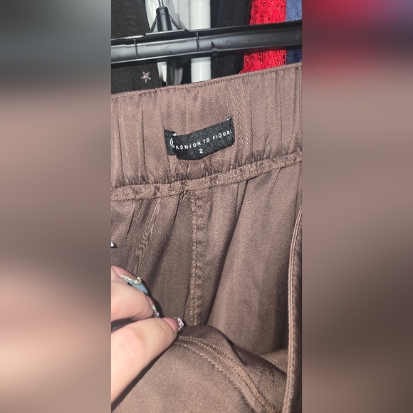 🍁🍂Like new Fashion To Figure Pull On Pants With Zipper Front.  2x - Picture 2 of 3